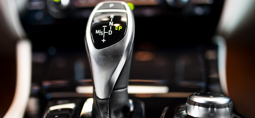 Wymiana oleju w automatycznej skrzyni biegów – krok po kroku